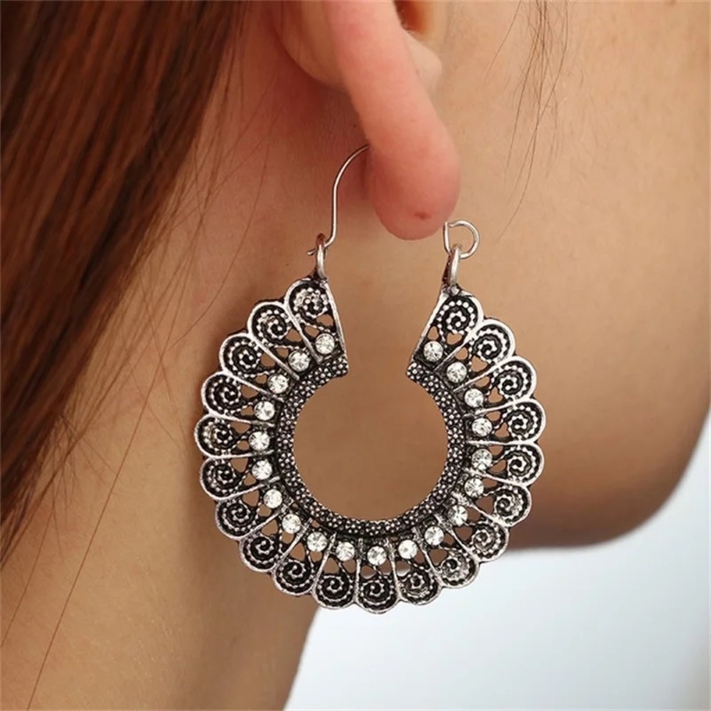 ◾️Bohemian Rhinestone Hollow Out Hoop Earrings